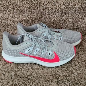 Nike Quest Tennis Shoes